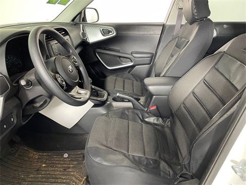 Certified 2020 Kia Soul LX image 2