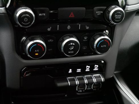 Used 2022 RAM 1500 Big Horn AWD/4WD image 23