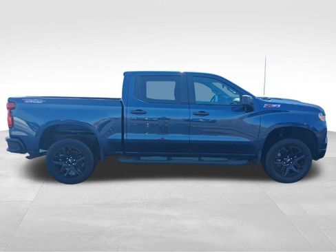 Used 2022 Chevrolet Silverado 1500 Custom Trail Boss w/ LPO, Dark Essentials Package image 9