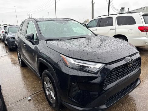 Used 2025 Toyota RAV4 XLE FWD image 2