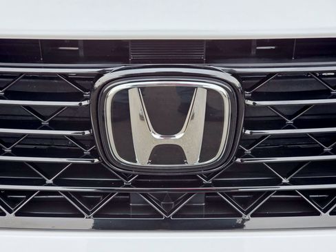 Used 2023 Honda Accord Touring image 3