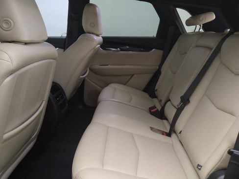 Used 2019 Cadillac XT5 FWD image 18