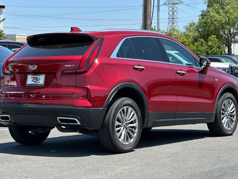 Used 2024 Cadillac XT4 Premium Luxury image 4