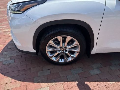 Used 2021 Toyota Highlander Limited AWD/4WD image 10
