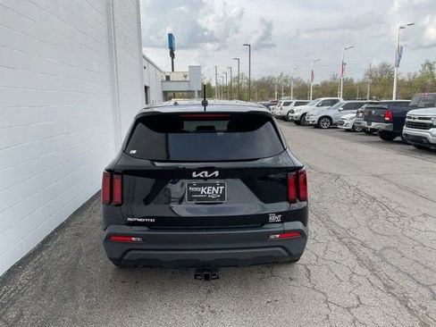 Used 2023 Kia Sorento LX image 6