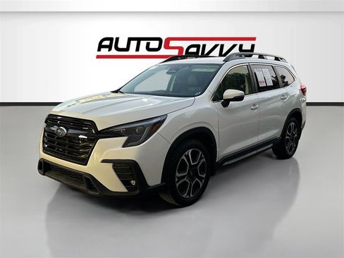 Used 2023 Subaru Ascent Limited image 3