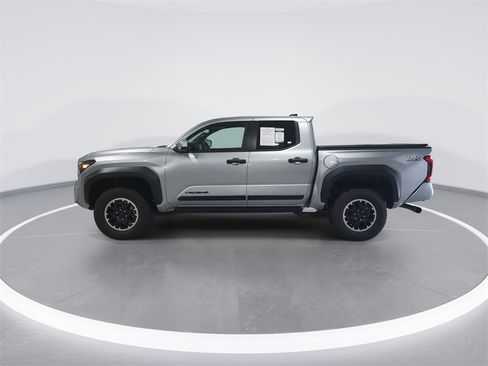 Used 2025 Toyota Tacoma TRD Off-Road image 5