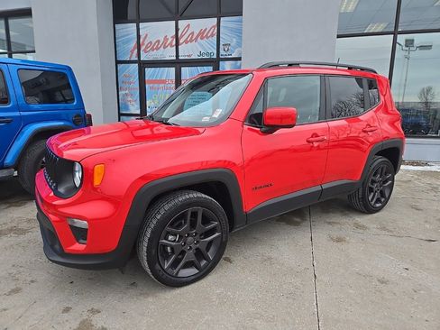 Used 2022 Jeep Renegade Latitude w/ Sun/Sound Group image 3
