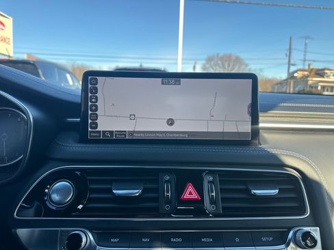 Used 2023 Genesis G70 2.0T image 24