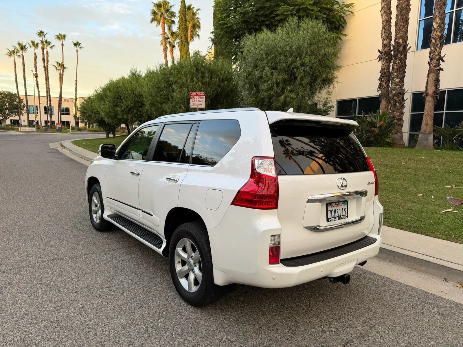 Used 2013 Lexus GX 460 w/ Convenience Pkg AWD/4WD image 7