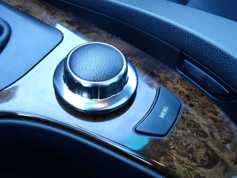 Used 2007 BMW 530xi Wagon image 45