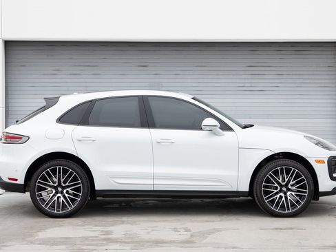 Certified 2024 Porsche Macan image 8