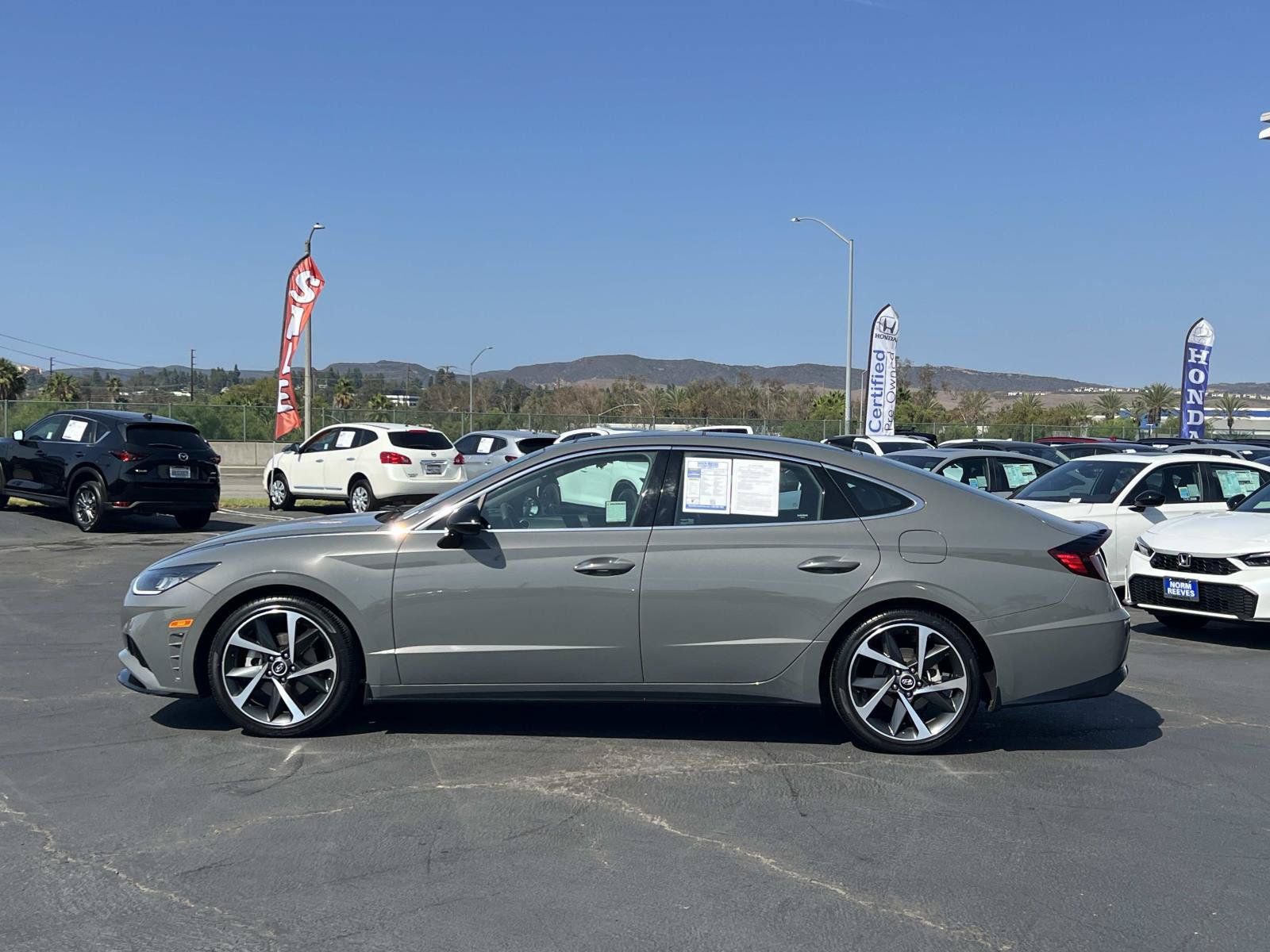 Used 2022 Hyundai Sonata SEL Plus FWD image 2
