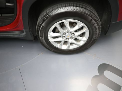 Used 2021 Chevrolet Traverse LT FWD image 18