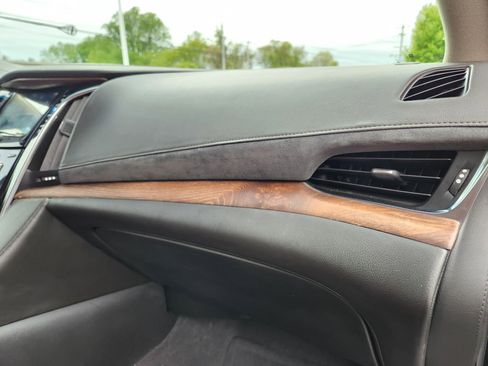 Used 2016 Cadillac Escalade ESV Luxury AWD/4WD image 18