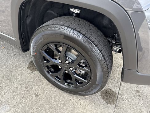 New 2025 Jeep Grand Cherokee Altitude image 20