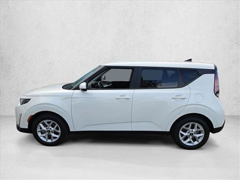 Used 2025 Kia Soul LX FWD image 9