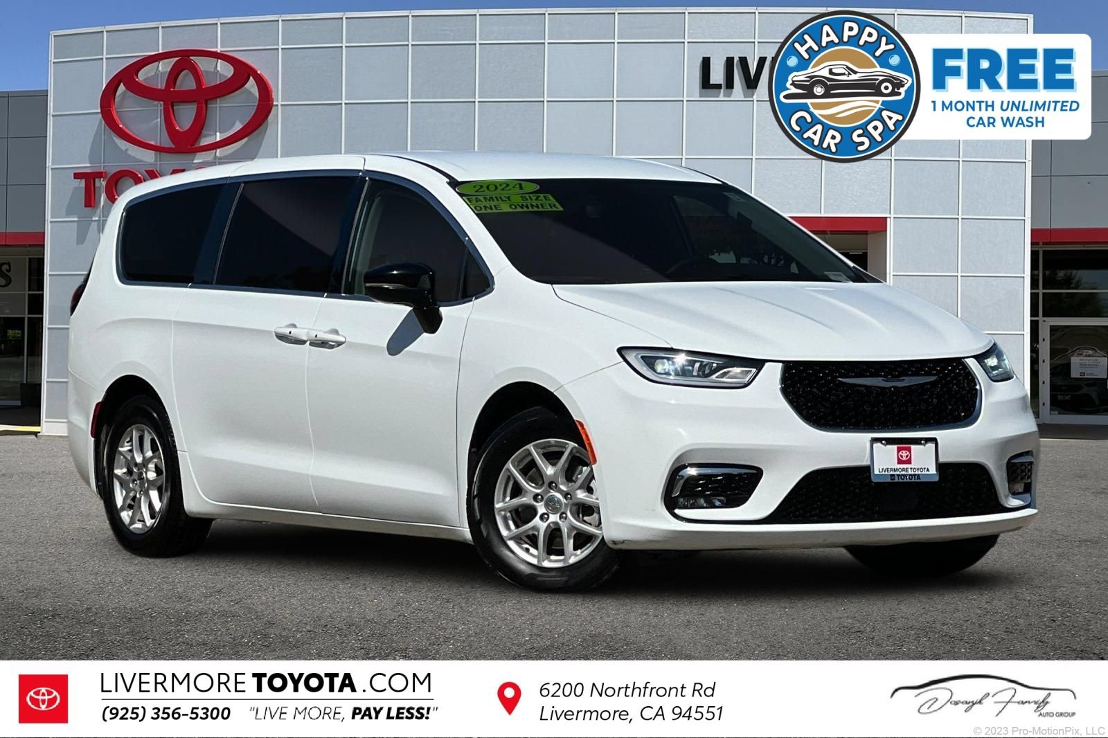 Used 2024 Chrysler Pacifica Touring-L FWD image 1