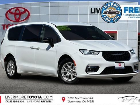 Used 2024 Chrysler Pacifica Touring-L FWD image 1