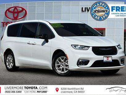 Used 2024 Chrysler Pacifica Touring-L