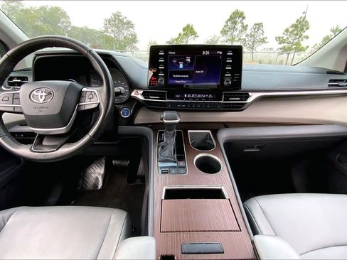 Used 2022 Toyota Sienna XLE image 20