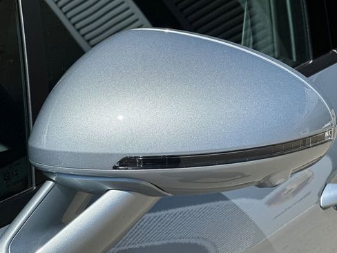 New 2026 Porsche Macan image 40