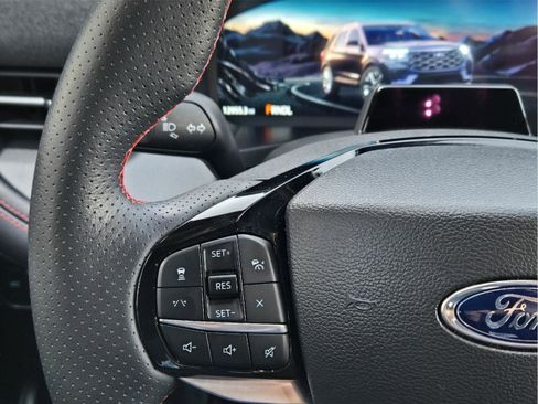 Used 2025 Ford Explorer ST-Line w/ ST-Line Street Pack image 39