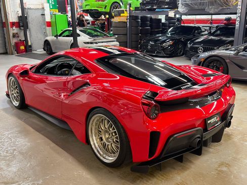 Used 2020 Ferrari 488 Pista Coupe RWD image 11