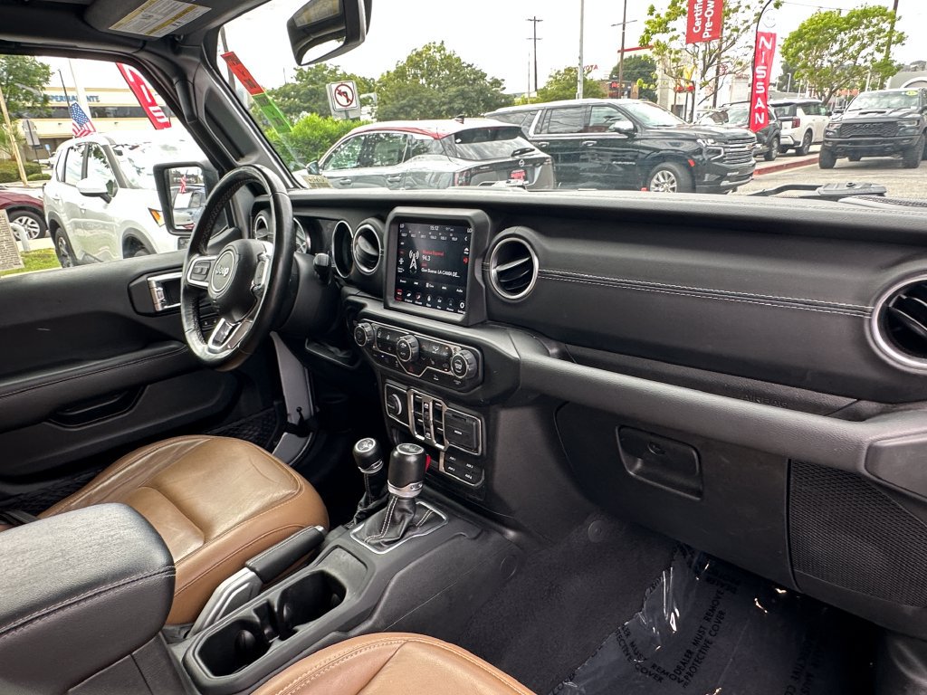 Used 2022 Jeep Wrangler Unlimited Sahara w/ Cold Weather Group AWD/4WD image 16