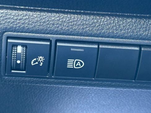 Used 2022 Toyota Corolla LE image 29