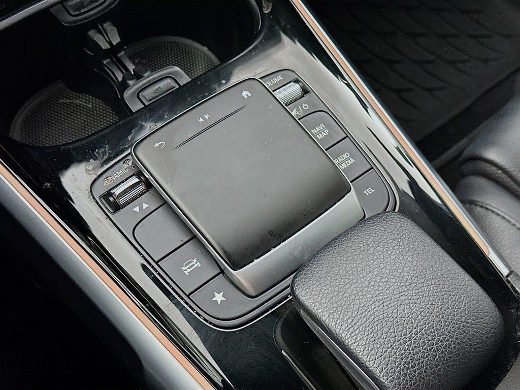 Used 2021 Mercedes-Benz GLB 250 w/ Premium Package image 19