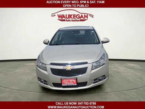 Used 2014 Chevrolet Cruze LT w/ Sun, Sound and Sport Package FWD image 2