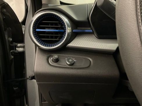 Used 2025 Chevrolet Trax LT FWD image 14