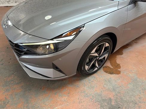 Used 2023 Hyundai Elantra SEL w/ Convenience Package FWD image 9