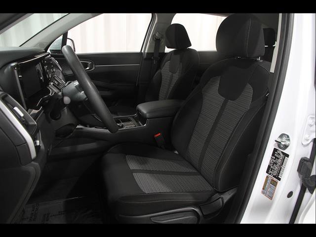 Used 2023 Kia Sorento LX AWD/4WD image 5