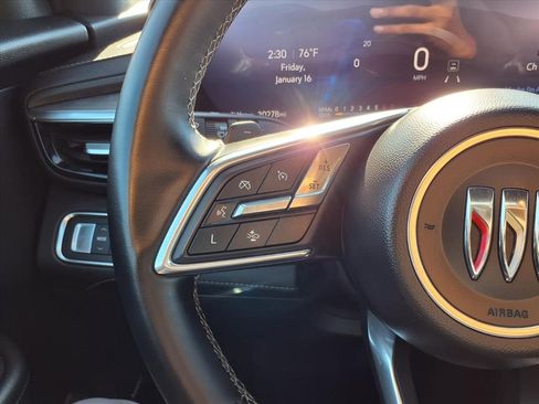 Used 2025 Buick Enclave Preferred image 17