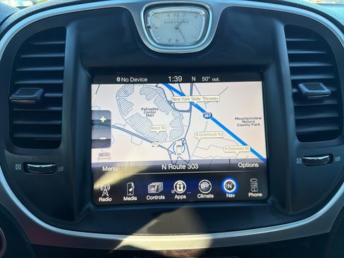 Used 2016 Chrysler 300 C image 25