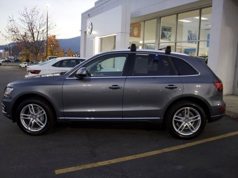 Used 2017 Audi Q5 2.0T Premium Plus w/ Technology Package image 8