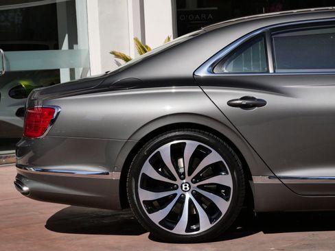 New 2026 Bentley Flying Spur Plug-In Hybrid AWD/4WD image 9