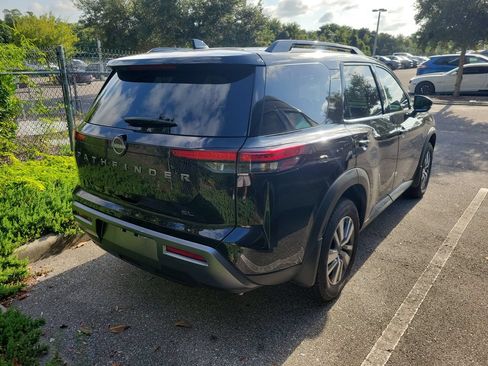 Used 2026 Nissan Pathfinder SL FWD image 3