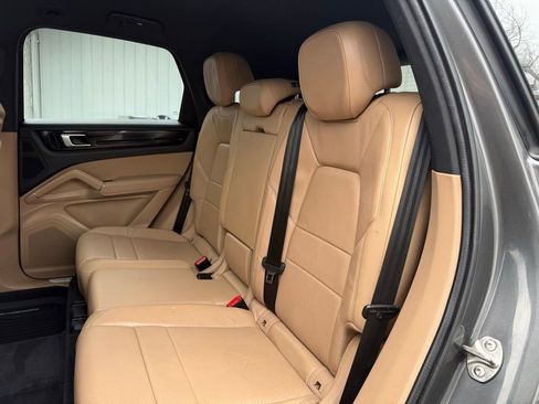 Used 2021 Porsche Cayenne Base image 13