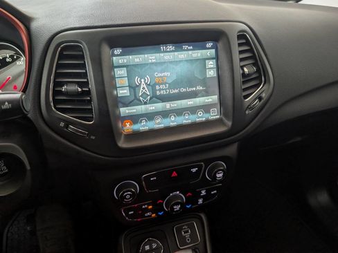 Used 2018 Jeep Compass Trailhawk w/ Navigation Group AWD/4WD image 10