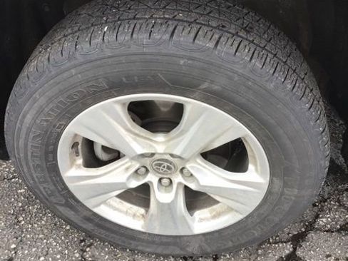 Used 2021 Toyota RAV4 XLE image 5