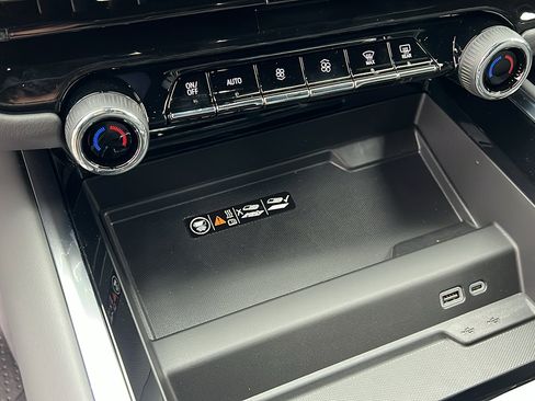 New 2026 Chevrolet Suburban LT w/ Comfort Package image 27