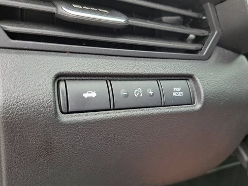 Used 2024 Nissan Altima 2.5 SV FWD image 13