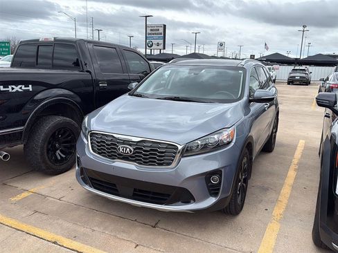 Used 2020 Kia Sorento EX image 2