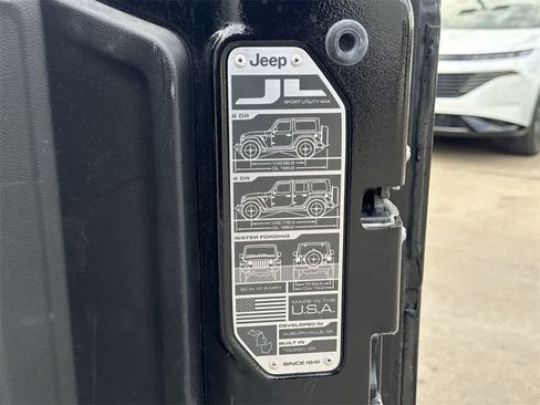 Used 2019 Jeep Wrangler Unlimited Sahara image 22