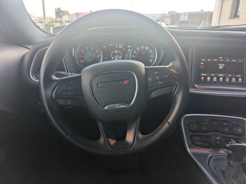 Used 2018 Dodge Challenger SXT image 12