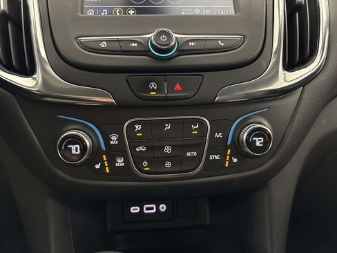 Used 2023 Chevrolet Equinox LT image 43