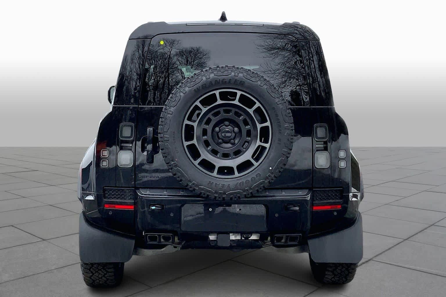 New 2026 Land Rover Defender 110 OCTA AWD/4WD image 4